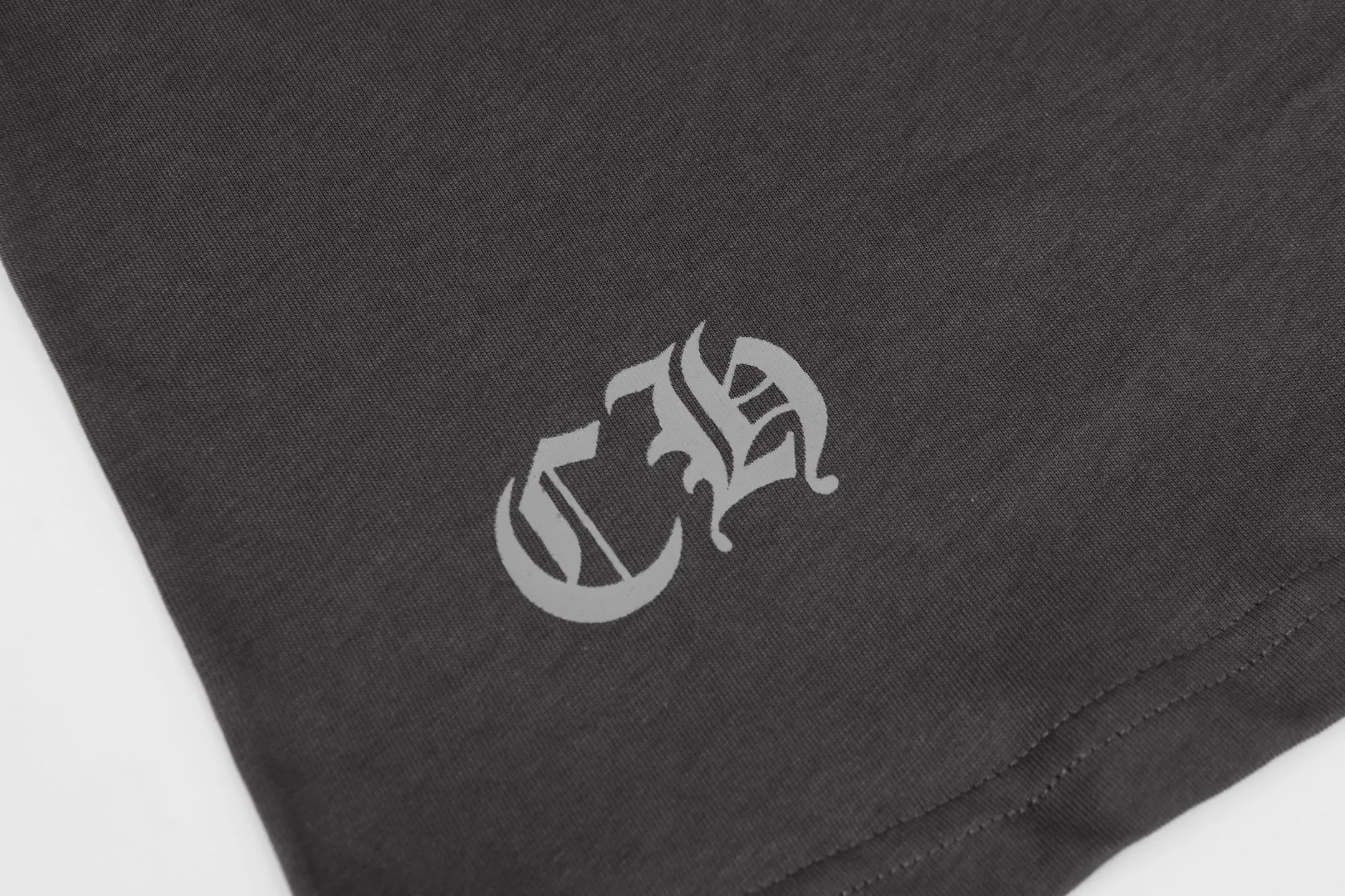 P150 -Chrome Hearts/Chrome Hearts 23ss scroll horseshoe Sanskrit printed popular long-sleeved T-shirt -High weight, high density and high quality. The wool is soft, delicate and skin-friendly. Soft and silky to the touch. Excellent warmth and skin-friendly properties. -Customized weaving and dyeing, no color difference, no matter the fabric or workmanship details. Compare the ordinary version on the market. -Colour: black, white, gray. -Size: S M L XL